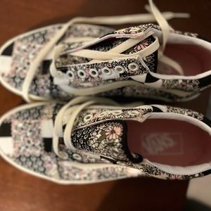 Vans NWT. Size 7.5